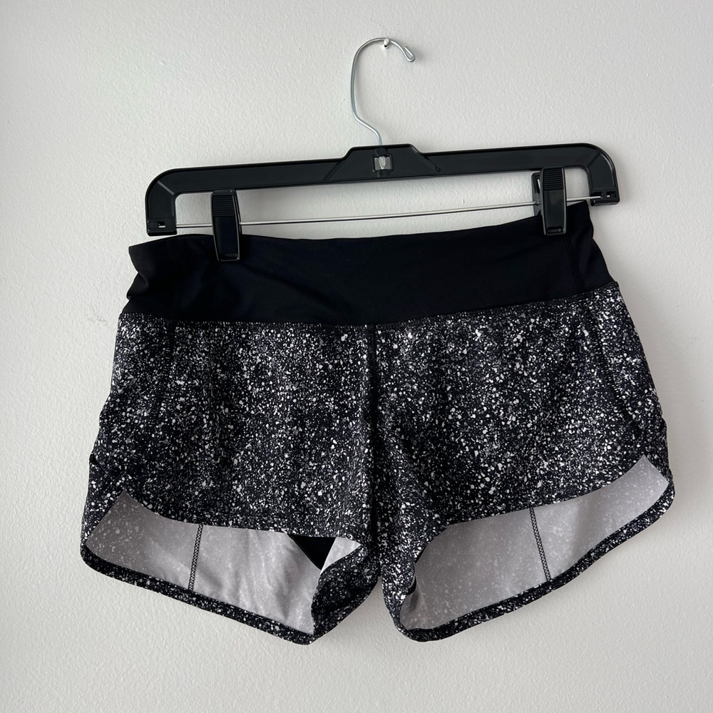 Lululemon Speed Short Size 4 Daisy Dust Alpine White/Black